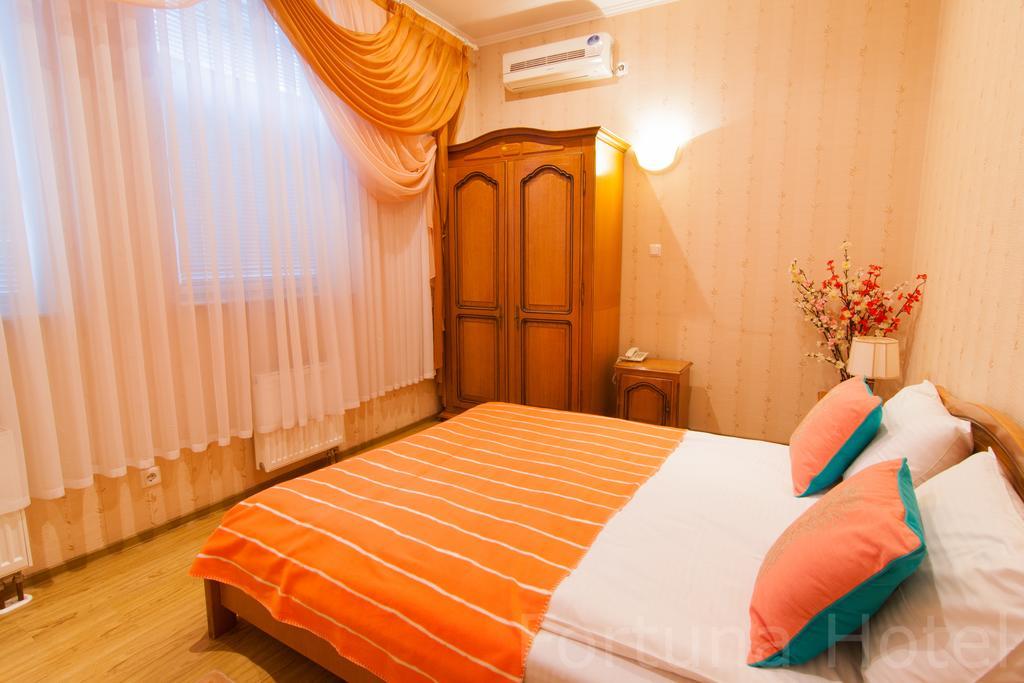Fortuna Hotel Chisinau Exterior photo