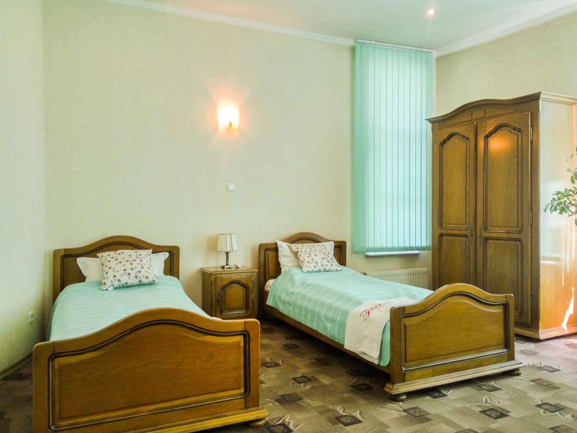 Fortuna Hotel Chisinau Exterior photo
