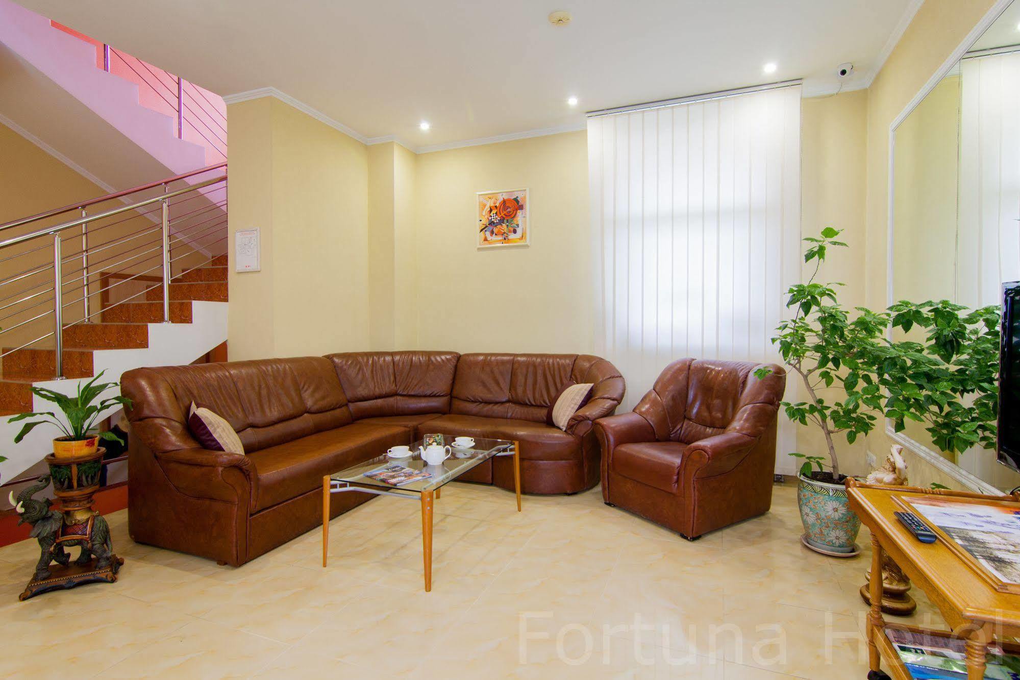 Fortuna Hotel Chisinau Exterior photo