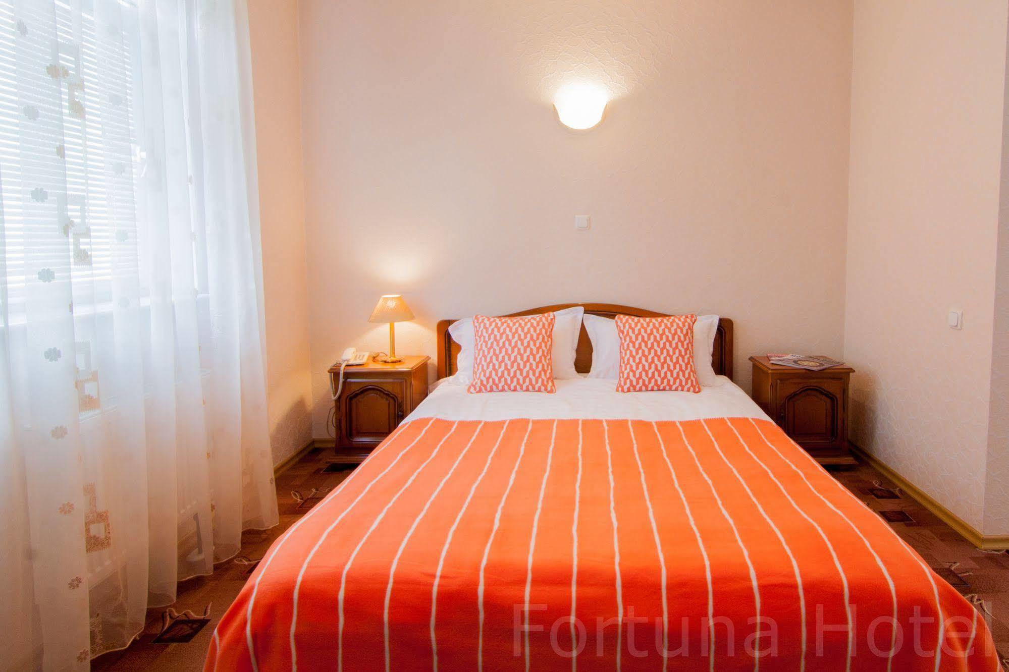 Fortuna Hotel Chisinau Exterior photo
