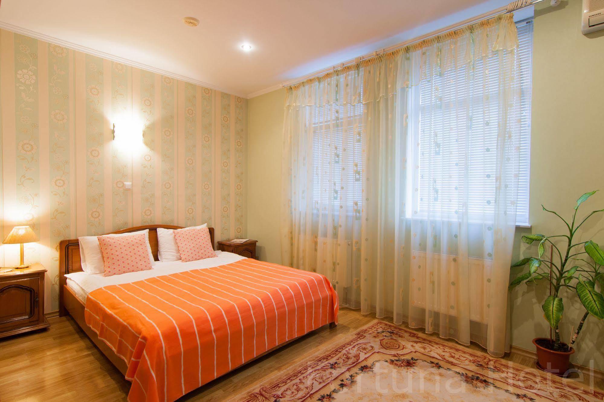 Fortuna Hotel Chisinau Exterior photo