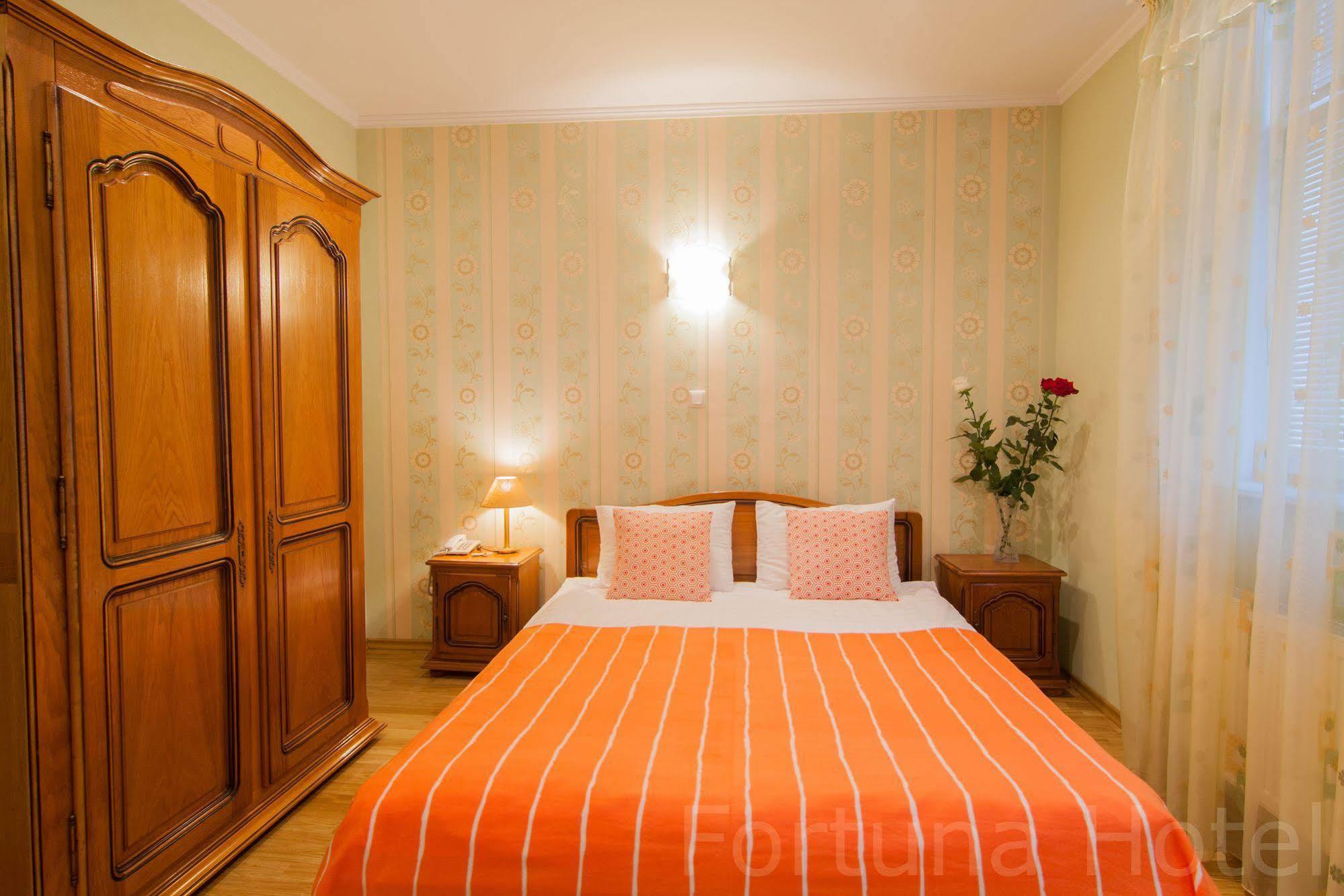 Fortuna Hotel Chisinau Exterior photo